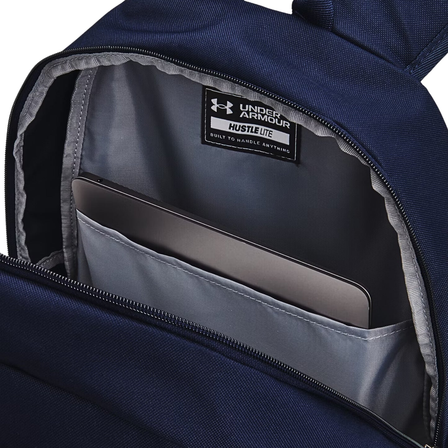 Mochila Under Armour Hustle Lite 1364180 410 Impermeable Amplia